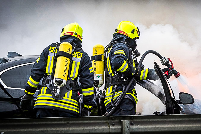 Feuerwehr: Sichere Enladung von E-Batterien